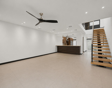 3057 E Rose Lane - Photo Thumbnail 4
