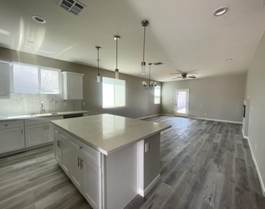 1335 E Pueblo Avenue - Photo Thumbnail 2