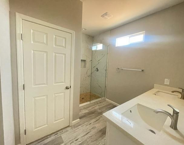 1335 E Pueblo Avenue - Photo Thumbnail 6