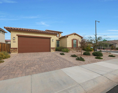 3205 N 198th Lane - Photo Thumbnail 6