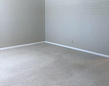 10110 N 97th Drive - Photo Thumbnail 3