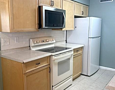 10110 N 97th Drive - Photo Thumbnail 6