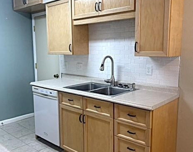 10110 N 97th Drive - Photo Thumbnail 5