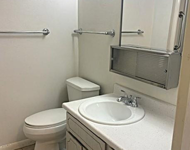 10110 N 97th Drive - Photo Thumbnail 7