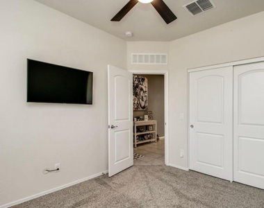 29857 W Columbus Avenue - Photo Thumbnail 10