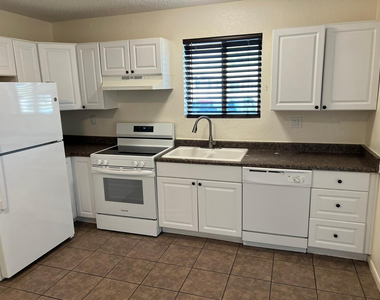 1420 E Brown Street - Photo Thumbnail 3
