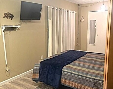 10104 N 96th Drive - Photo Thumbnail 15