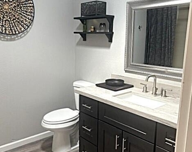 10104 N 96th Drive - Photo Thumbnail 12