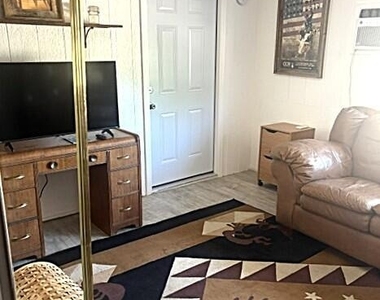 10104 N 96th Drive - Photo Thumbnail 19