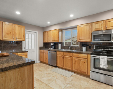 6419 E Cambridge Avenue - Photo Thumbnail 7