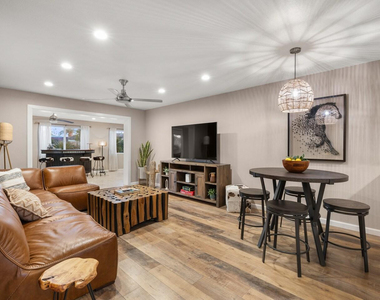 6419 E Cambridge Avenue - Photo Thumbnail 6