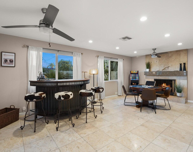 6419 E Cambridge Avenue - Photo Thumbnail 9