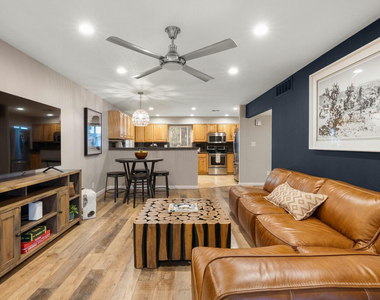 6419 E Cambridge Avenue - Photo Thumbnail 5