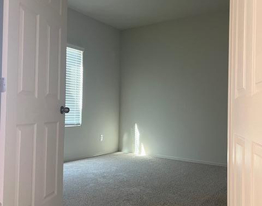24593 W Verlea Drive - Photo Thumbnail 6
