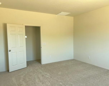 24593 W Verlea Drive - Photo Thumbnail 4