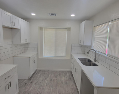 8739 W Indianola Avenue - Photo Thumbnail 6