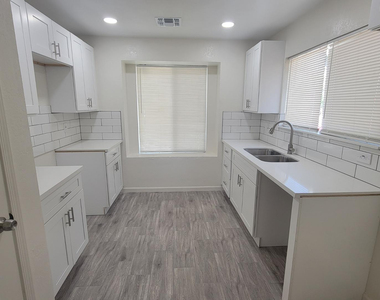 8739 W Indianola Avenue - Photo Thumbnail 7