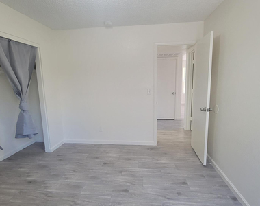 8739 W Indianola Avenue - Photo Thumbnail 11