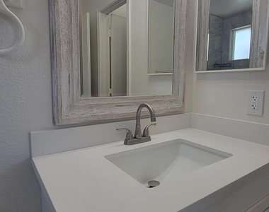 8739 W Indianola Avenue - Photo Thumbnail 21