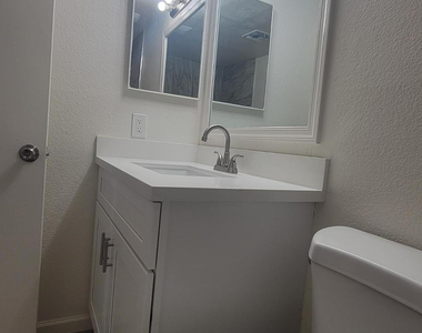 8739 W Indianola Avenue - Photo Thumbnail 15