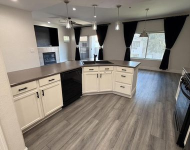 7401 W Arrowhead Clubhouse Drive - Photo Thumbnail 22