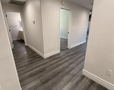 7401 W Arrowhead Clubhouse Drive - Photo Thumbnail 13