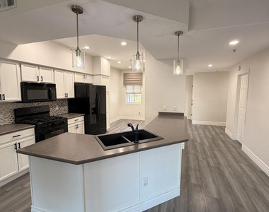 7401 W Arrowhead Clubhouse Drive - Photo Thumbnail 17