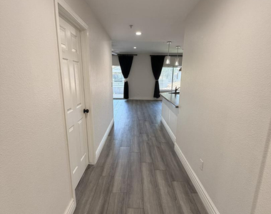 7401 W Arrowhead Clubhouse Drive - Photo Thumbnail 5