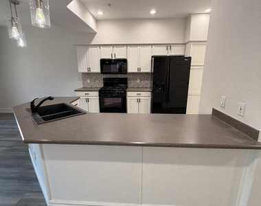 7401 W Arrowhead Clubhouse Drive - Photo Thumbnail 15
