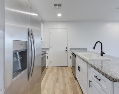 2210 E Alta Vista Road - Photo Thumbnail 4