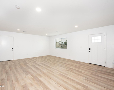 2210 E Alta Vista Road - Photo Thumbnail 2