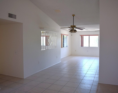 12411 W Foxfire Drive - Photo Thumbnail 7