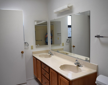 12411 W Foxfire Drive - Photo Thumbnail 11
