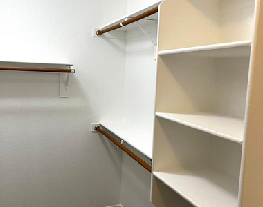 2429 E Patrick Lane - Photo Thumbnail 9