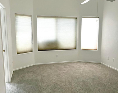 2429 E Patrick Lane - Photo Thumbnail 7