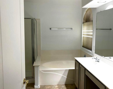 2429 E Patrick Lane - Photo Thumbnail 8
