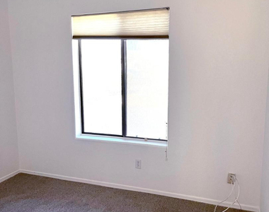 2429 E Patrick Lane - Photo Thumbnail 12