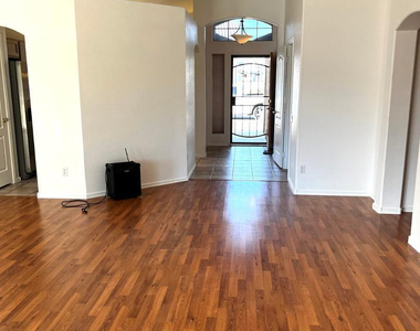 2429 E Patrick Lane - Photo Thumbnail 3