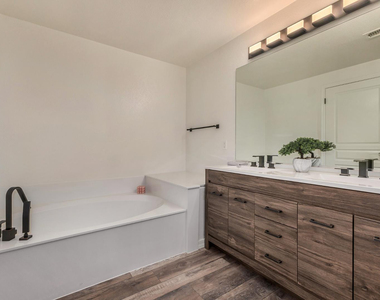 15221 N Clubgate Drive - Photo Thumbnail 39