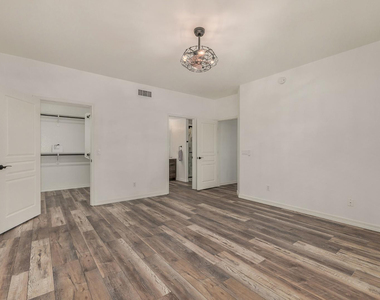 15221 N Clubgate Drive - Photo Thumbnail 8