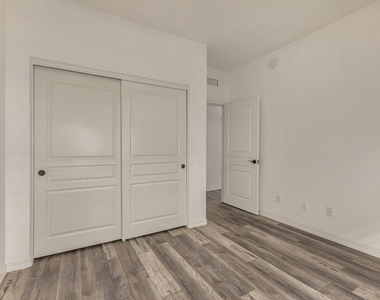 15221 N Clubgate Drive - Photo Thumbnail 29