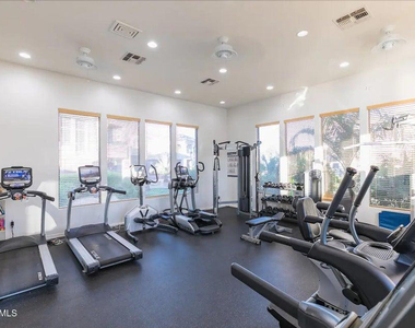 15221 N Clubgate Drive - Photo Thumbnail 13