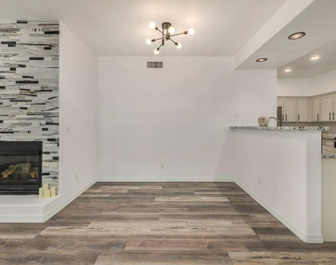 15221 N Clubgate Drive - Photo Thumbnail 7