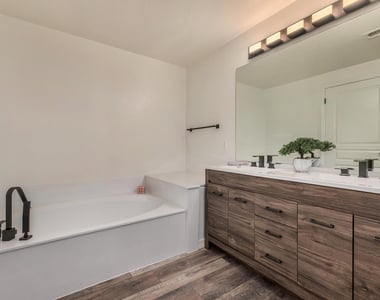15221 N Clubgate Drive - Photo Thumbnail 10