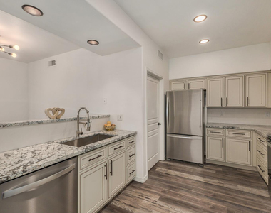 15221 N Clubgate Drive - Photo Thumbnail 12