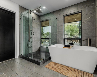 6111 E Victoria - Photo Thumbnail 21