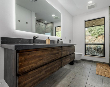 6111 E Victoria - Photo Thumbnail 26