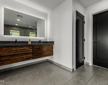 6111 E Victoria - Photo Thumbnail 20