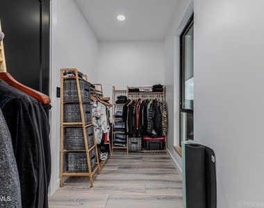 6111 E Victoria - Photo Thumbnail 22