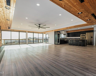 6111 E Victoria - Photo Thumbnail 8